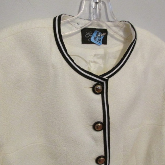 Ivory Boucle Jacket, Chanel-style, Size 8 - Picture 3 of 7